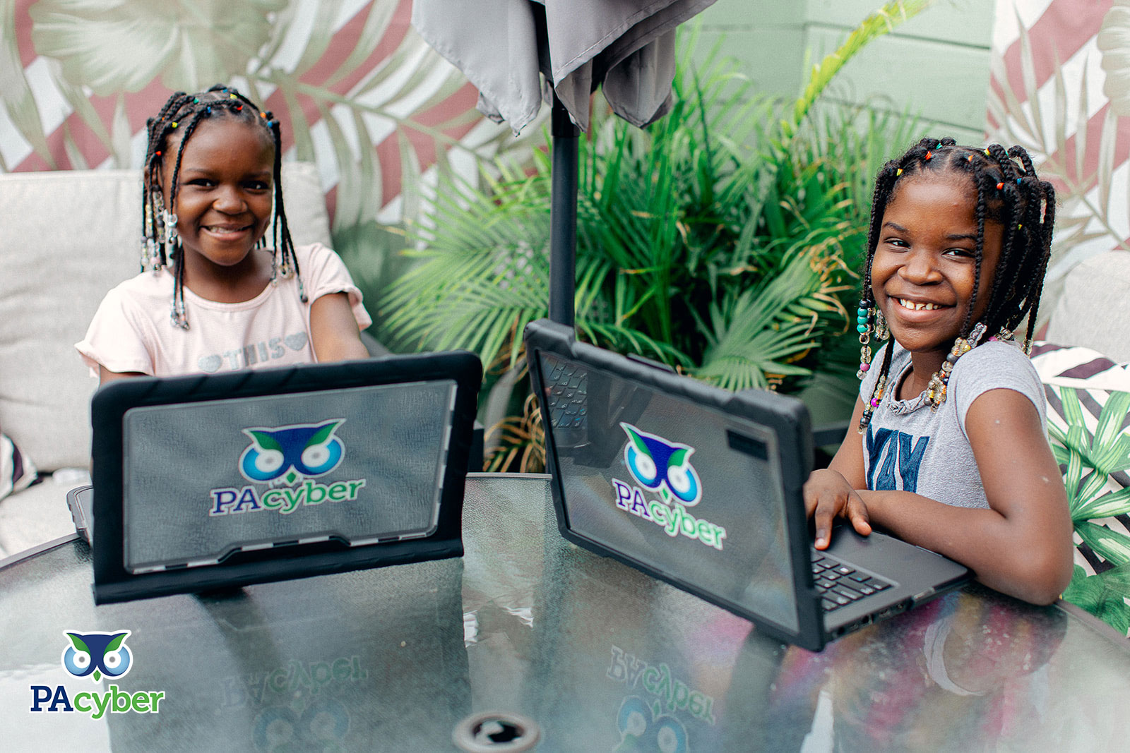 Thompson Sisters Logo