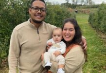 Mariah Hansen (right) and her family